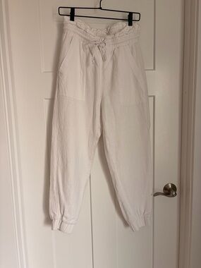 Blank NYC White Ruffle-Trim Paperbag Waist Pants